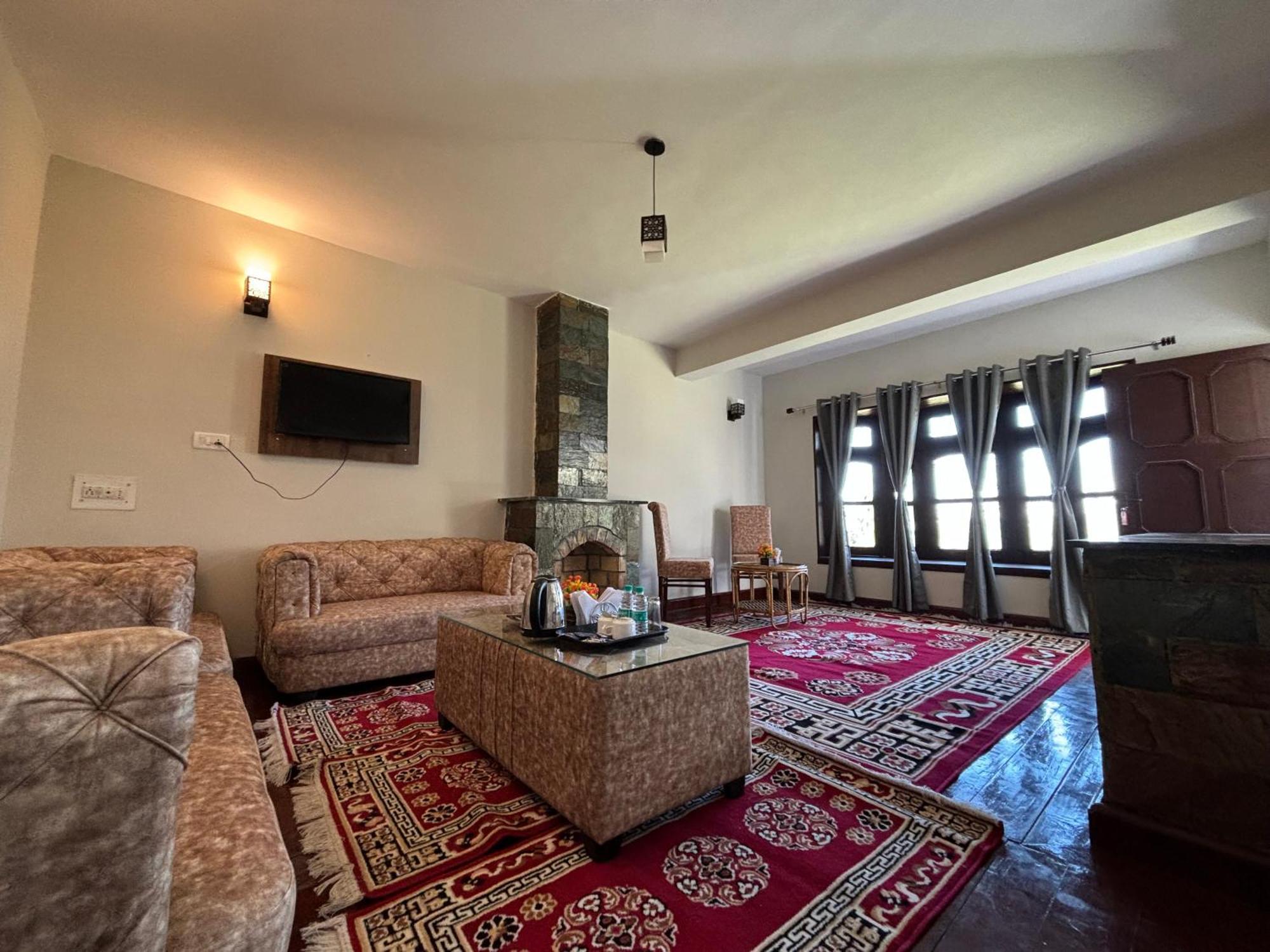 Kumaon Roop Resort Near Kainchi Dham Naini Tāl Exterior foto